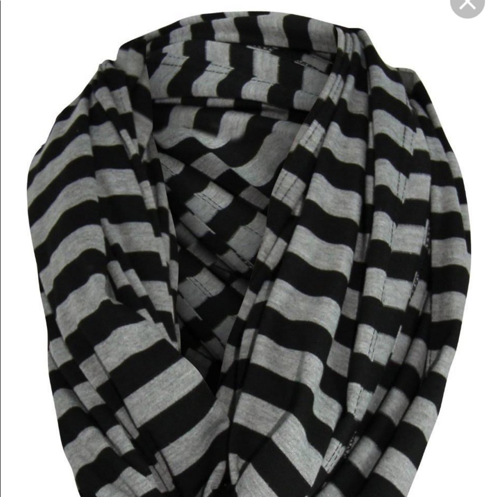 Tykes and Tails nursing scarf